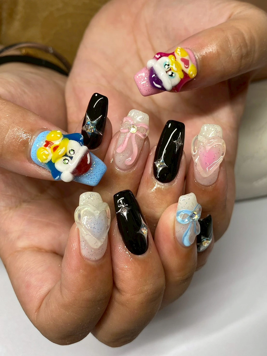 立体パーツを取り入れたアートネイルの施術例