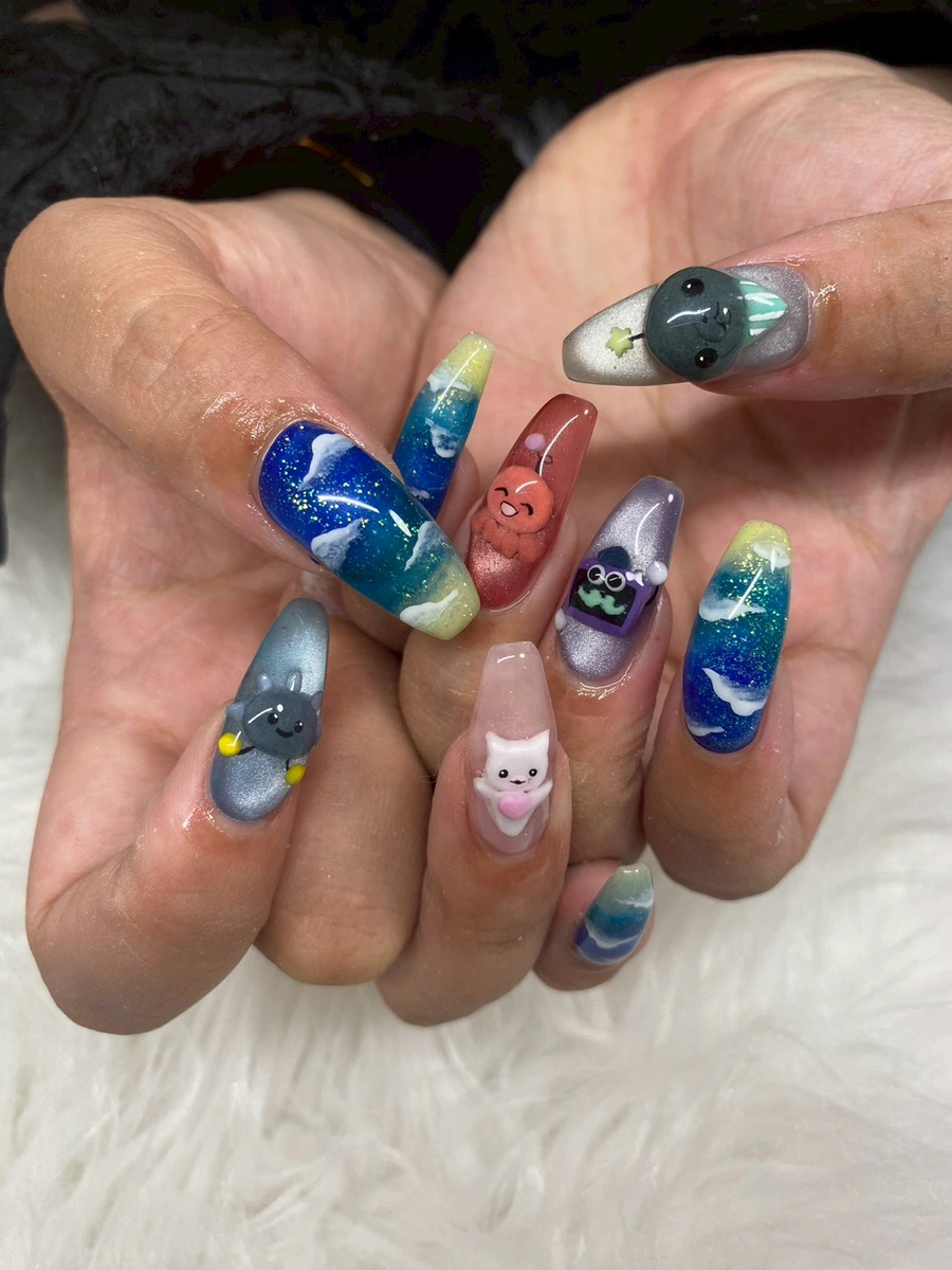 ブルー系立体アートネイルの施術例